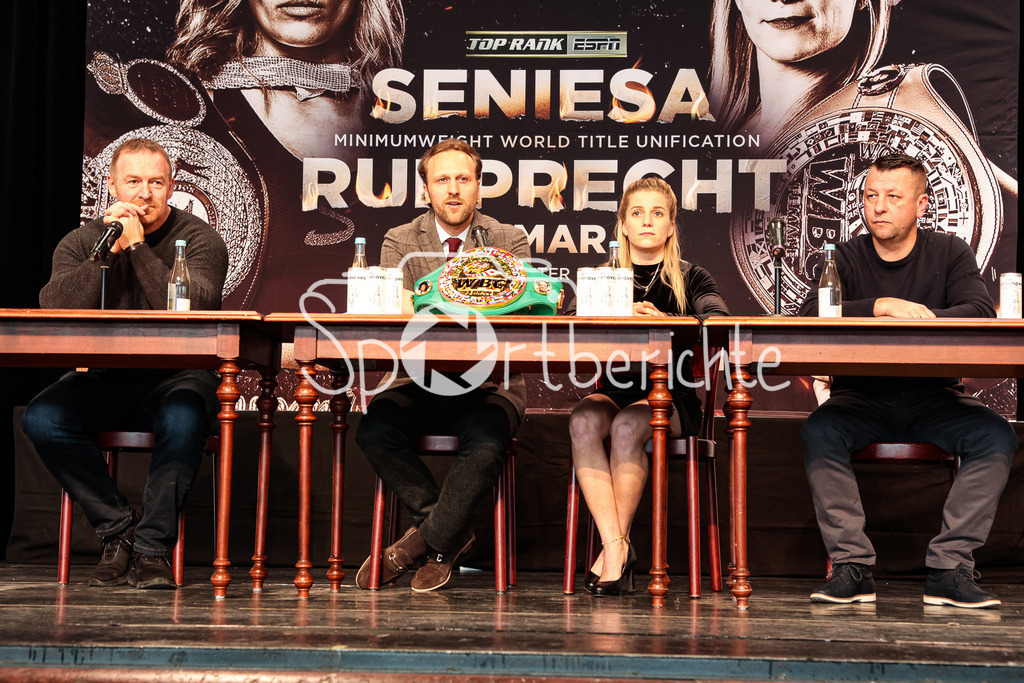 Seniesa Estrada - Tina Rupprecht/ Pressekonferenz | Das Kurhaus in Goeggingen ist Gastgeber fuer die offizielle Pressekonferenz von Tina Rupprecht / v. l. Sepp MAURER, Benedikt POELCHAU, Tina RUPPRECHT und Alexander HAAN