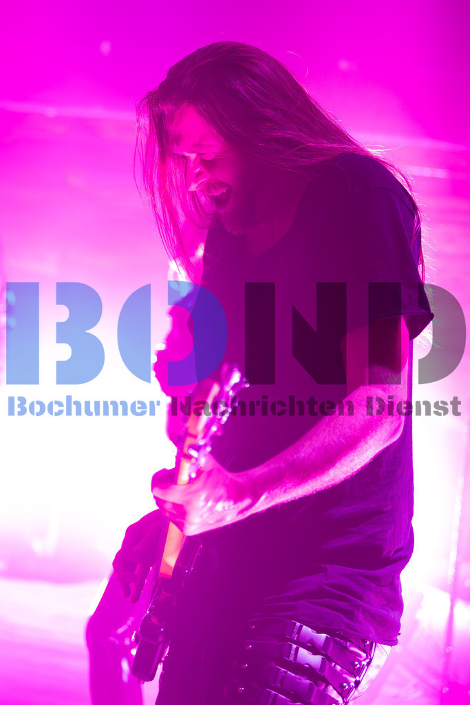 SES_ENEINS20250227-20 | bond - Realisiert mit Pictrs.com