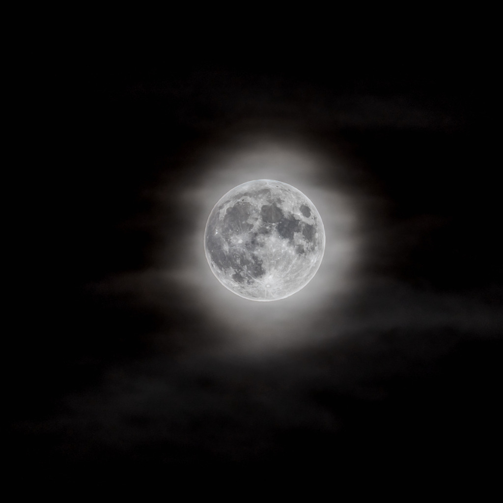 Vollmond im Nebel | Vollmond in Unterägeri - Realisiert mit Pictrs.com
