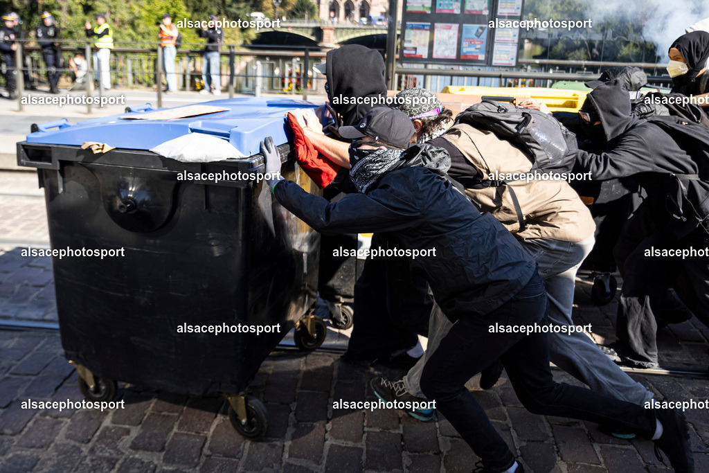 _B7A0117 | manifestation de lycéens à Strasbourg, le 6 octobre 2026, dans le cadre d’un mouvement national de protestation contre les conditions d’apprentissage. - Realisiert mit Pictrs.com