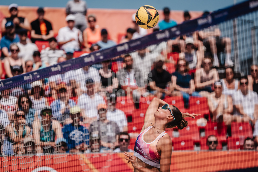 Beachvolleyball | Frauen | Allianz German Beach Tour 2025 | Tourstop Bremen | 14.06.2025 | Rika Dieckmann beim Angriff