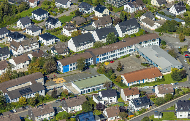 Lennestadt230909511Grevernbrueck | Luftbild, St. Nikolaus-Schule und Janusz-Korczak-Schule, Grevenbrück, Lennestadt, Sauerland, Nordrhein-Westfalen, Deutschland