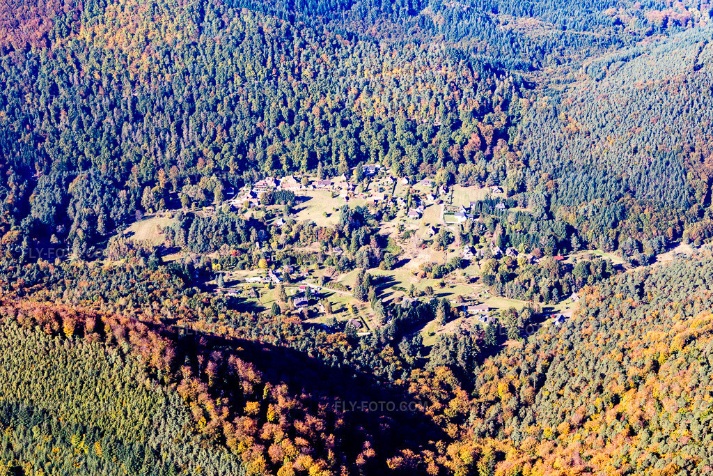 Aerial view: Wengelsbach in Niedersteinbach in the state Bas-Rhin, France. – Photo: IMG_095091.jpg taken on 10/16/2016 by Werner Riehm/FLY-FOTO.com – Resolution of the original: 5472 x 3648 px