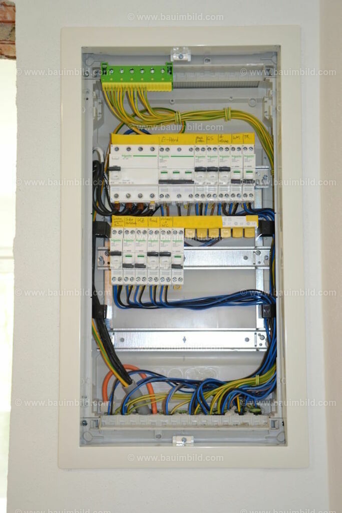 bib-lg17-elektroinstallation-0245 | Nach LV-Leistungsgruppen sortierte Detailfotos über den Bau eines Hauses. Alle Hausbau-Bilder direkt vom Urheber und Autor der Website Haus-Selber-Bauen.com