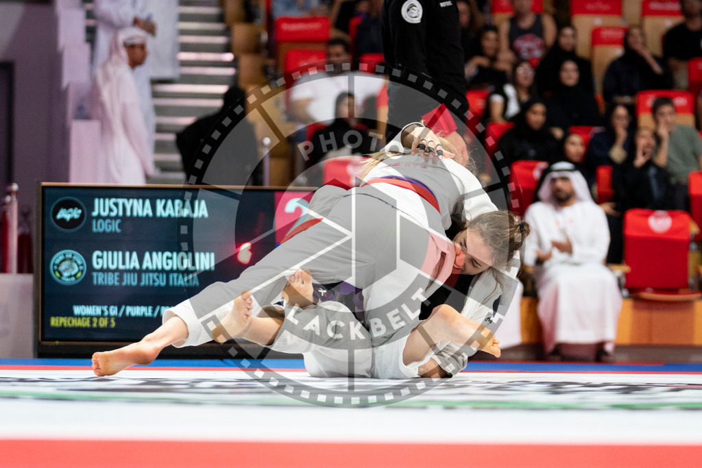 20231109PBB6417 | Fighters compete during the AJP World Professional Championship in the Mubadala Arena in Abu Dhabi, Arab United Emirates, on November 9, 2023.