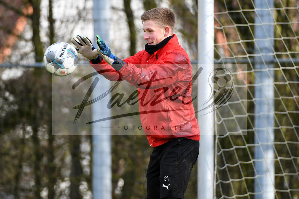 20200225_TRAOSN_0031 | Fussball, Herren: Torhueter Laurenz Beckemeyer (VfL Osnabrueck) haelt einen Ball, mit einer Parade waehrend der Trainingseinheit des VfL Osnabrueck im Sportpark Illoshoehe am 25.02.2020 in Osnabrueck, Deutschland. - Realisiert mit Pictrs.com
