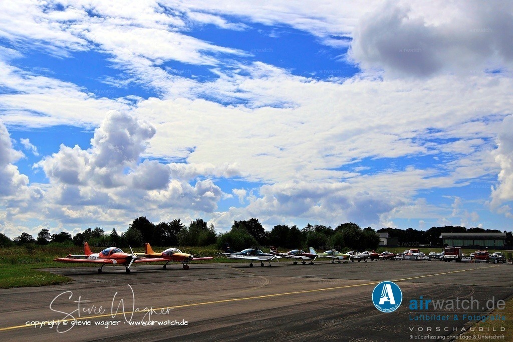 Breezer Airlebnistouren - Skandinavien Pur - 2022 - Flughafen Husum | Breezer Aircraft ist ein Hersteller von Ultraleichtflugzeugen aus Schleswig-Holstein, der Airlebnistouren (Lufterlebnis-Touren) mit seinem Modell Breezer Europa anbietet. Hier auf dem Flugplatz Husum-Schwesing 2022