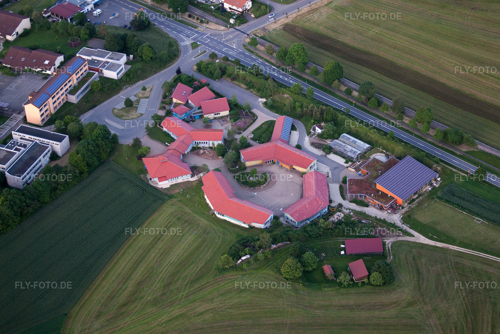 Luftbild: Freie Waldorfschule auf der Alb im Ortsteil Großengstingen in Engstingen im Bundesland Baden-Württemberg in Deutschland. – Foto: IMG_67013.jpg vom 07.06.2014 durch Werner Riehm/FLY-FOTO.de – Auflösung des Originals: 4752 x 3168 px
