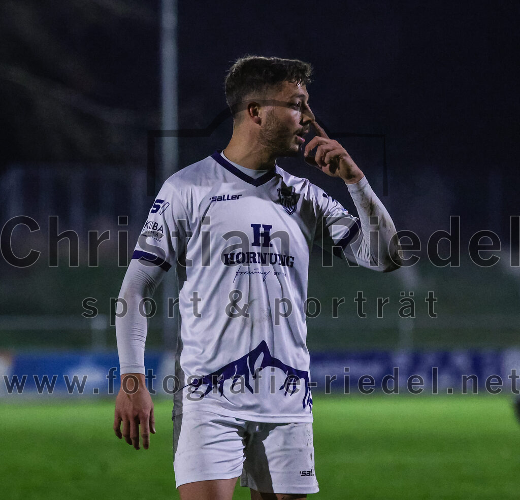2024-03-15_053_FC_Schwaig_gegen_1_FC_Garmisch-Partenkirchen | Oberding, Deutschland, 15.03.2024:
Fußball, Landesliga Südost 2023 / 2024, 25. Spieltag, FC Schwaig gegen 1. FC Garmisch-Partenkirchen, Endergebnis: 4:0

Moritz Müller (1. FC Garmisch-Partenkirchen, #26)

Foto: Christian Riedel / fotografie-riedel.net