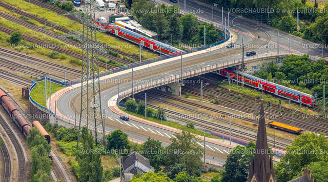 Muelheim240702903 | Luftbild, geschwungene Straßenbrücke Oberhausener Straße B223 über Bahngleise mit S-Bahn, Altstadt II, Mülheim an der Ruhr, Ruhrgebiet, Nordrhein-Westfalen, Deutschland