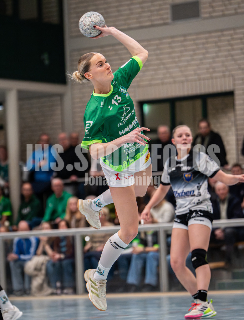 Handball I Frauen I Saison 2025-2026 I 3. Liga Staffel Nord I 13. Spieltag I SC SFN Vechta -Buxtehuder SV II-33 | Nele Wessels (13, SC SFN Vechta) - Realisiert mit Pictrs.com