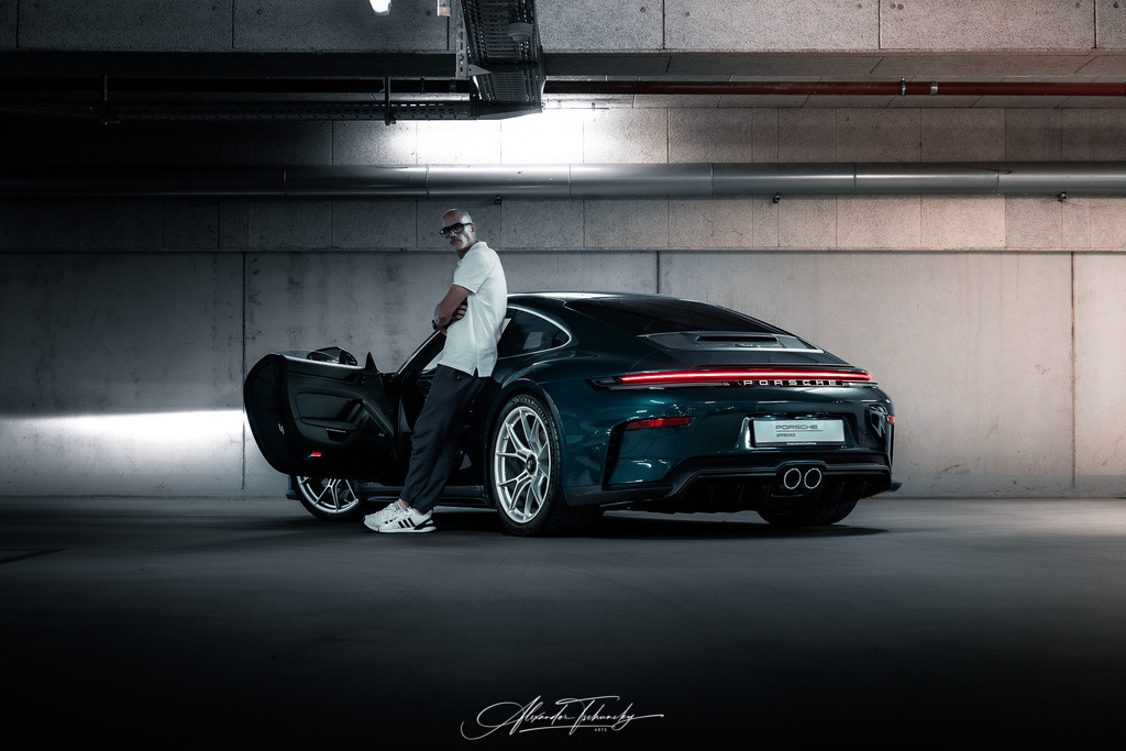 911 GT3 Touring Arlogrünmetallic | Entdecken Sie die faszinierende Welt von Alexander Tschuncky Arts: Kreative Fotografie, atemberaubende Automobilkunst und hochwertiger Bilderdruck. Lassen Sie sich inspirieren! - Realisiert mit Pictrs.com