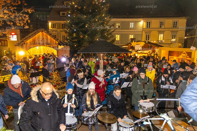 Blasmusikkonzert am Christkindlmarkt | Bildershop von pixelworld.at - Realisiert mit Pictrs.com