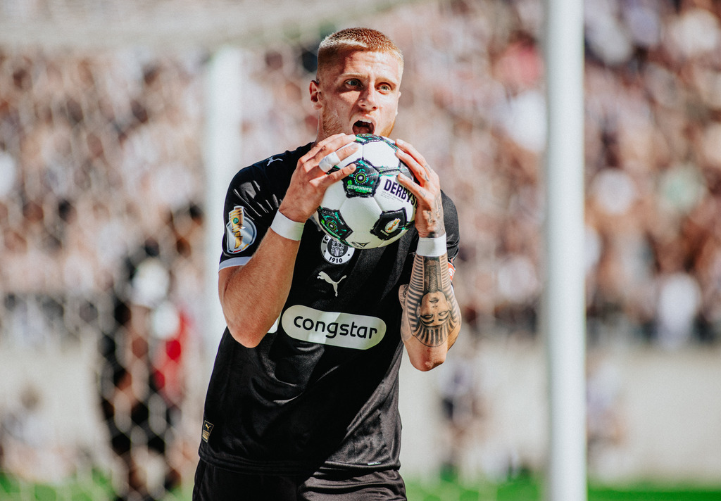IMG_6688 | Der offizielle Shop für FC St. Pauli Fotos. Wähle aus Spielszenen & Fanmomenten dein FCSP Wunschformat. Wir liefern Millerntor-Atmosphäre.