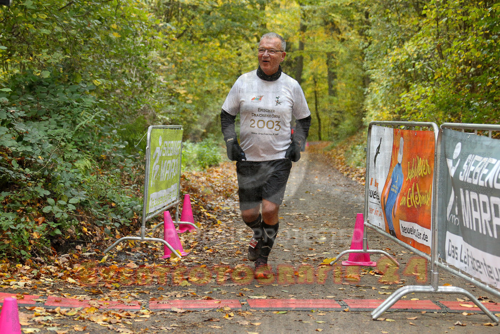 251026_1400_EX1_4089 | Sportfotografie im Rhein-Sieg Kreis, Köln, Bonn, NRW, Rheinland Pfalz, Hessen, etc. Unser Tätigkeitsfeld umfasst den Laufsport vom Volkslauf über den Marathon, Duathlon, Triathon bis zum Ultralauf wie Kölnpfad Ultra oder Schindertrail.