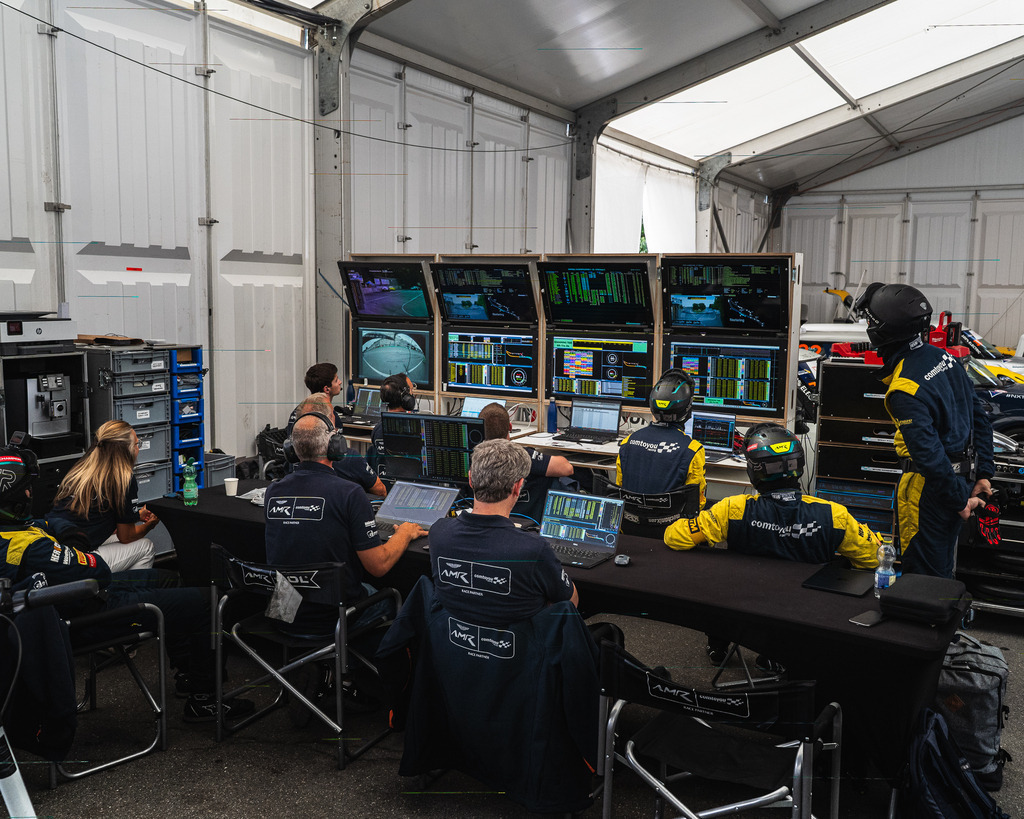 TXO06540 | Exklusive Motorsport-Fotografie aus Leipzig von TXO Media – für Rennfahrer, Teams & Sponsoren. Sausemuth liefert starke Bilder, die Emotion zeigen. Jetzt buchen & glänzen! - Realisiert mit Pictrs.com