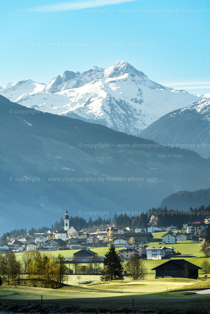 Blick auf Ried im Frühling copyright  Thomas Pfister-1 | PHOTOGRAPHY BY THOMAS PFISTER