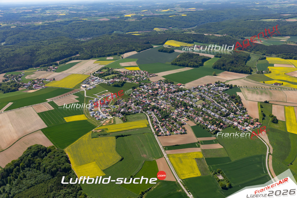 Das Luftbild der Stadt Pettendorf wurde 2021 vom Flugzeug heraus erstellt (keine Drohne) Aufnahmehöhe ca.450 Meter- hohe Bildauflösung und Druck-Qualität garantiert!