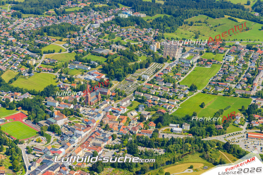 Luftaufnahme von Zwiesel Vs Google Maps- Die Luftaufnahme wurde 2025 vom UL-Flugzeug heraus erstellt ( keine Drohne ) - Hochauflösende Luftaufnahme - für professionelle Ausdrucke geeignet. Die Geschenkidee !Mit Lizenz und Bildrechte bestellbar