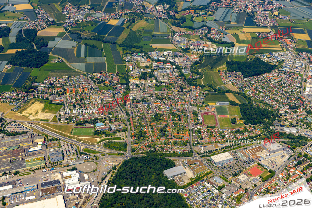Aktuelles Luftbild von  Friedrichshafen - Die Luftaufnahme wurde 2022 mittels UL-Flugzeug erstellt ( keine Drohne ) - hochauflösende Kamera-Systeme von  Canon -Beste Qualität - Für grossformatige Ausdrucke geeignet. Die Geschenkidee !