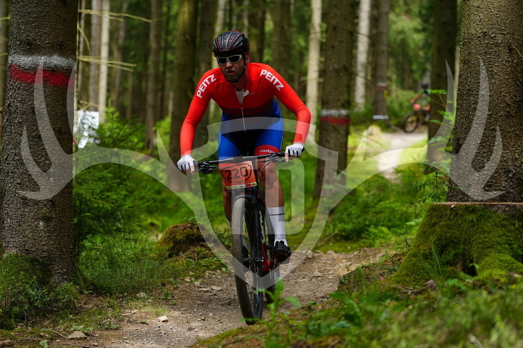 FC100402 | Fotogalerie der Treibjagd im Dunkelwald - Dein MTB Etappenrennen im Erzgebirge - Realisiert mit Pictrs.com