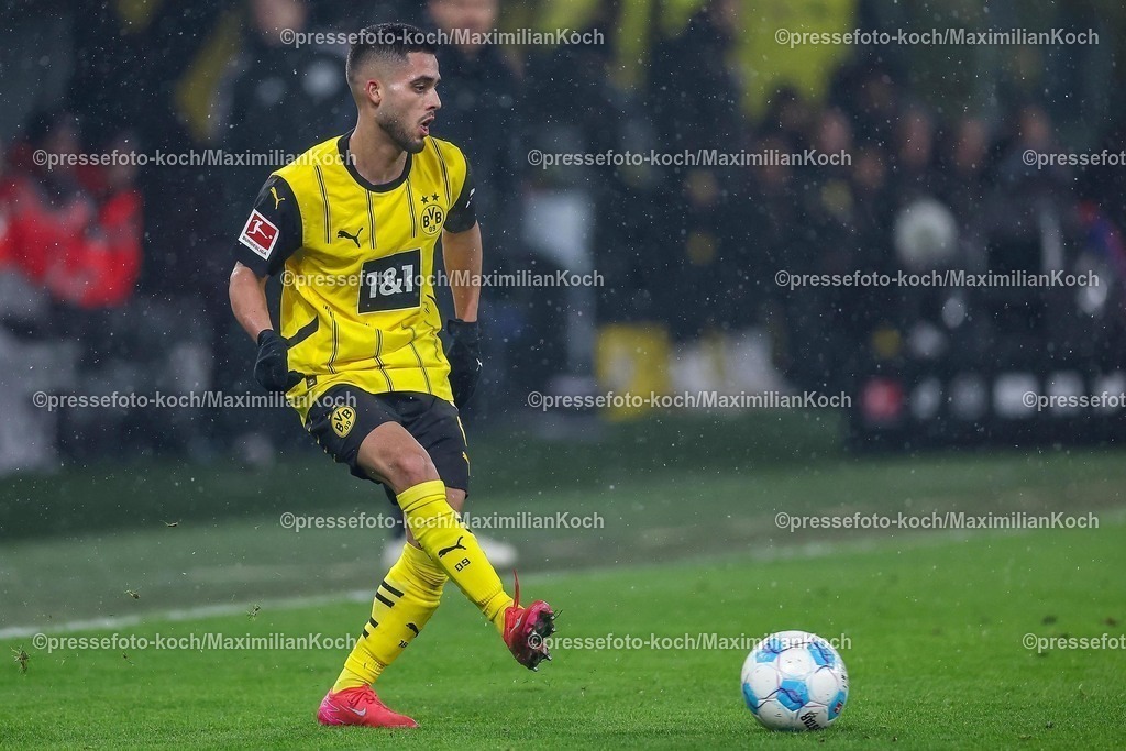BVB10012502316 | 10.01.2025, Fußball, Borussia Dortmund - Bayer 04 Leverkusen, 1. Fußball Bundesliga, 16. Spieltag, Signal Iduna Park, Saison 2024 2025: Yan Couto (BVB #2)DFB regulations prohibit any use of photographs as image sequences and or quasi-video.