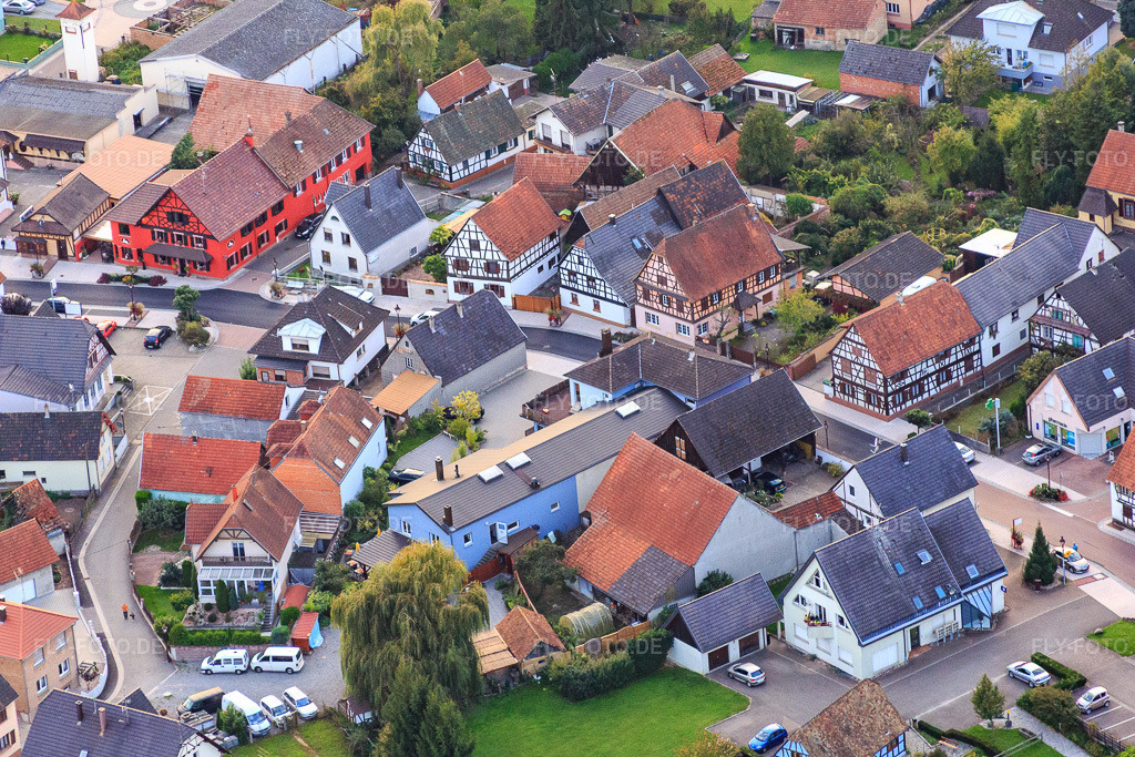 Luftbild: Restaurant le caveau du gaentzebrinnel in Beinheim im Bundesland Bas-Rhin in Frankreich. – Foto: IMG_074462.jpg vom 04.10.2014 durch Werner Riehm/FLY-FOTO.de – Auflösung des Originals: 3920 x 2613 px – Le Caveau du Gaentzebrinnel - Spécialités alsaciennes à Beinheim