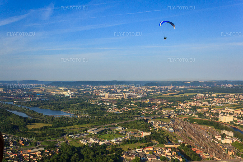Vue aérienne: Vue de la ville depuis le nord-est à Yutz dans le département Moselle, France – .Photo: IMG_29534.jpg prise le 27/06/2010 par Werner Riehm/FLY-FOTO.eu – Résolution de l'original: 4752 x 3168 px