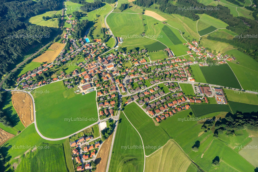 luftbild-vachendorf-bruno-kapeller-12 | Luftbild von Vachendorf im Sommer - Realisiert mit Pictrs.com