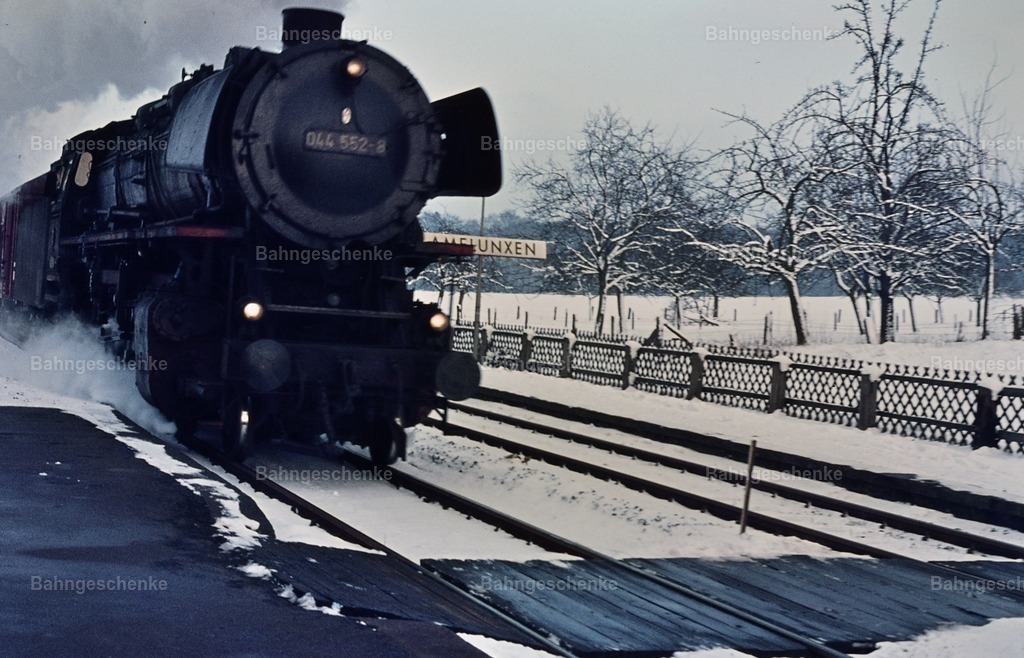 Bild0004 | Stöbern Sie durch einzigartige Aufnahmen und finden die perfekte Aufnahme für jeden Eisenbahnentheusiast! Stellen Sie sich aus einer Reihe von Möglichkeiten wie der Druck auf Leinwände, Fotoposter, Kalender oder Magnetfotos Ihr Geschenk zusammen - Realisiert mit Pictrs.com