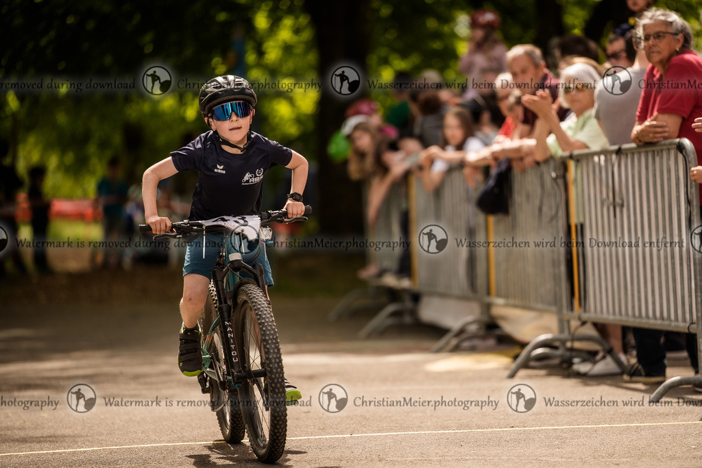 Eierlesen 2026 | Sie wurden bei einem Event oder Sportanlass fotografiert? Hier finden sie ihre Bilder! - Realisiert mit Pictrs.com