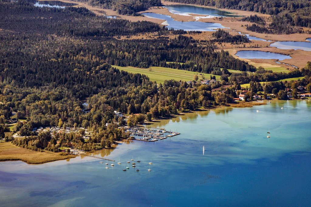 dr__0010979.jpg | SEESHAUPT 27.09.2018 Seeshaupt mit Yachthafen am Starnberger See im Bundesland Bayern. // Seeshaupt in the state Bavaria, Germany. Foto: Daniel Reiter
