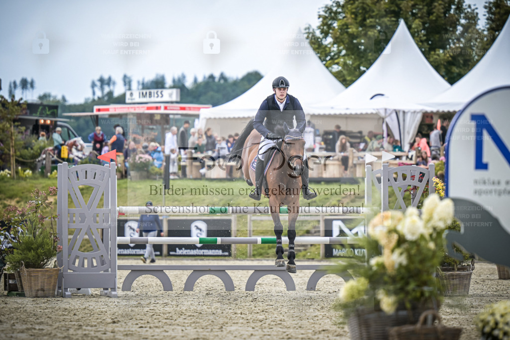 DOS_1081 | Entdecke hochwertige Reitturnierfotos von Foto Oger. Professionell, emotional und authentisch – jetzt Lieblingsmomente im Shop bestellen. - Realisiert mit Pictrs.com
