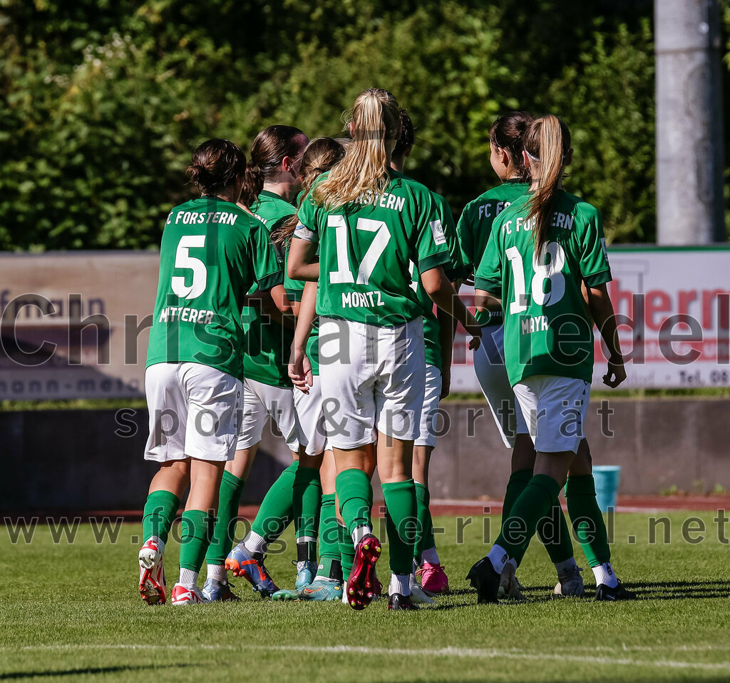 2023-09-16_062_FC_Forstern_gegen_VfL_Sindelfingen_Ladies_I | Forstern, Deutschland, 16.09.2023:
Fußball, B-Juniorinnen-Bundesliga Süd 2023 / 2024, 2. Spieltag, FC Forstern gegen VfL Sindelfingen Ladies I, Endergebnis: 4:1

Jubel nach dem 2:1 durch Elisabeth Ley (FC Forstern, #20)
Foto: Christian Riedel / fotografie-riedel.net