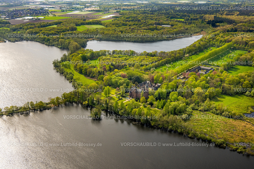 Nettetal240403064KrickenbeckerSeen | Luftbild, Schloss Krickenbeck an den Krickenbecker Seen, Naturschutzgebiet umgeben von Seen und Waldgebiet, Leuth, Nettetal, Niederrhein, Nordrhein-Westfalen, Deutschland
