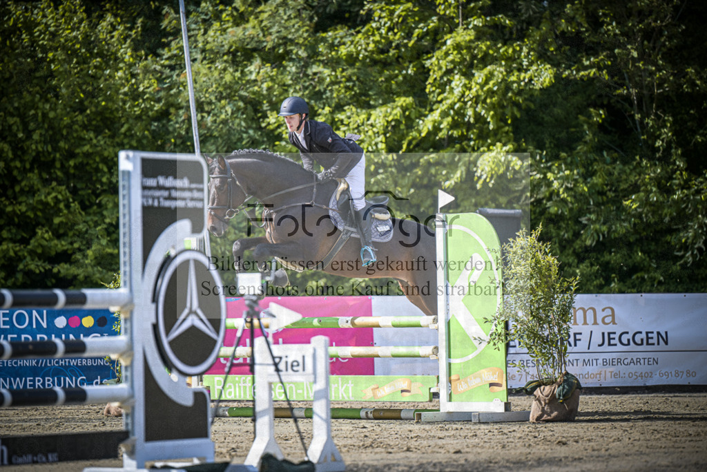 DOS_8510 | Entdecke hochwertige Reitturnierfotos von Foto Oger. Professionell, emotional und authentisch – jetzt Lieblingsmomente im Shop bestellen.Deutschlandweite Turnierfotografie. - Realisiert mit Pictrs.com