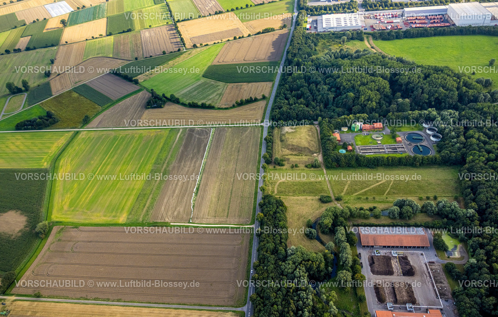 Werl230806518 | Luftbild, Wiesen und Felder, Abfallwirtschaftszentrum mit Kläranlage Werl, Werl, Werl-Unnaer Börde, Nordrhein-Westfalen, Deutschland