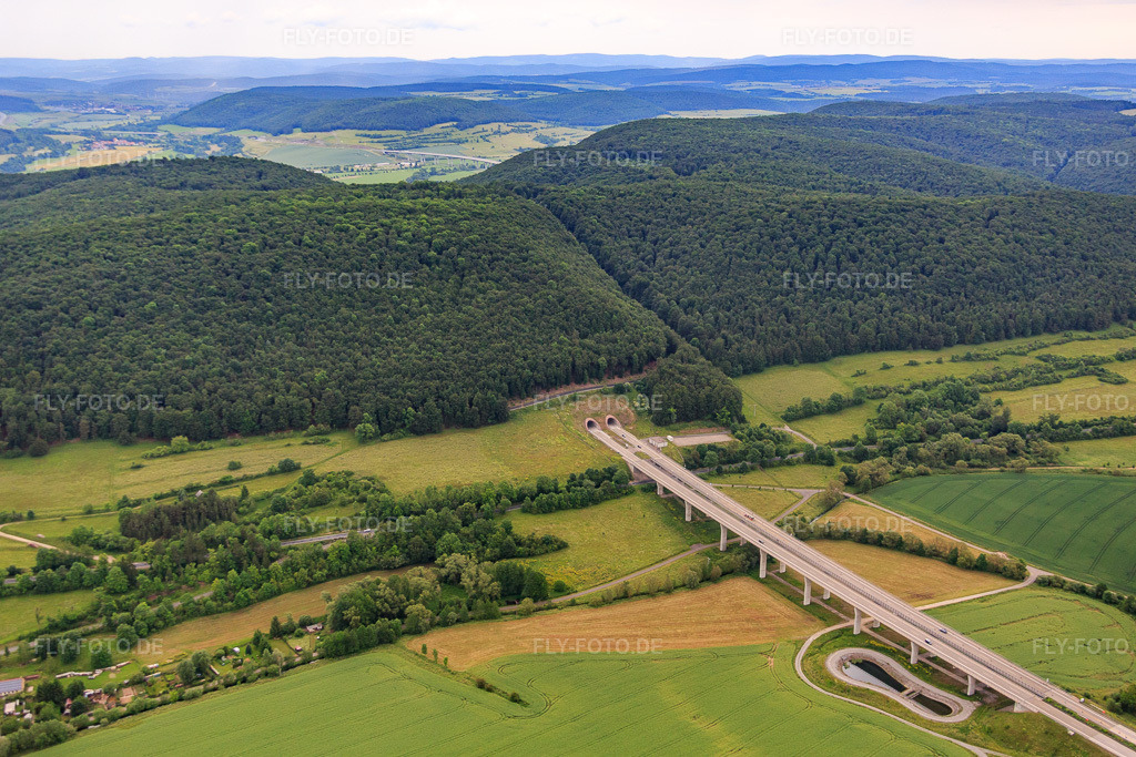 Luftbild: Tunnelportal der A71 in Ritschenhausen im Bundesland Thüringen in Deutschland. Foto: IMG_089898.jpg vom 11.06.2016 durch Werner Riehm/FLY-FOTO.de