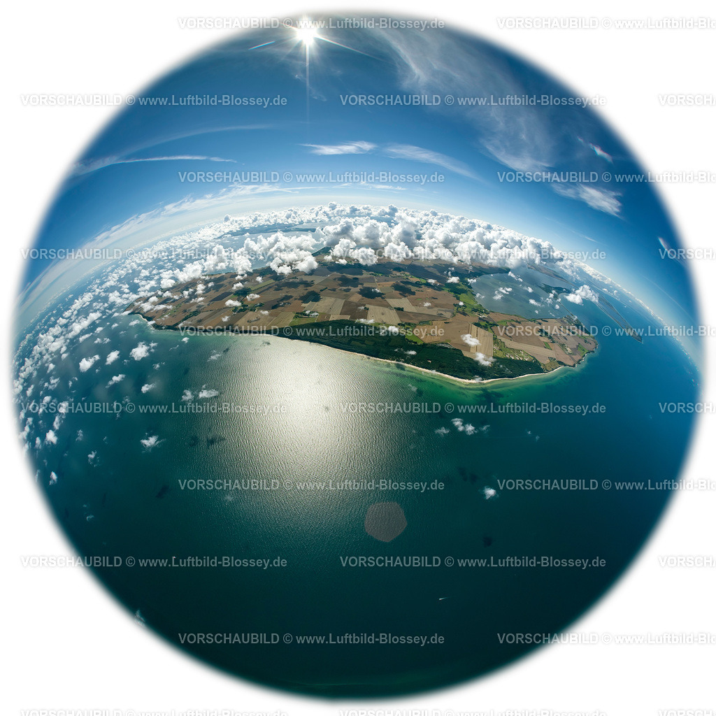 Ruegen12082973Wittow2 | Luftbild, Nordinsel, nördlicher Teil von Rügen, Wittow, Wolken, Fischaugenlinse, fisheyeobjektiv, rundes Bild,  Altenkirchen, Insel Rügen, Mecklenburg-Vorpommern, Deutschland, Europa