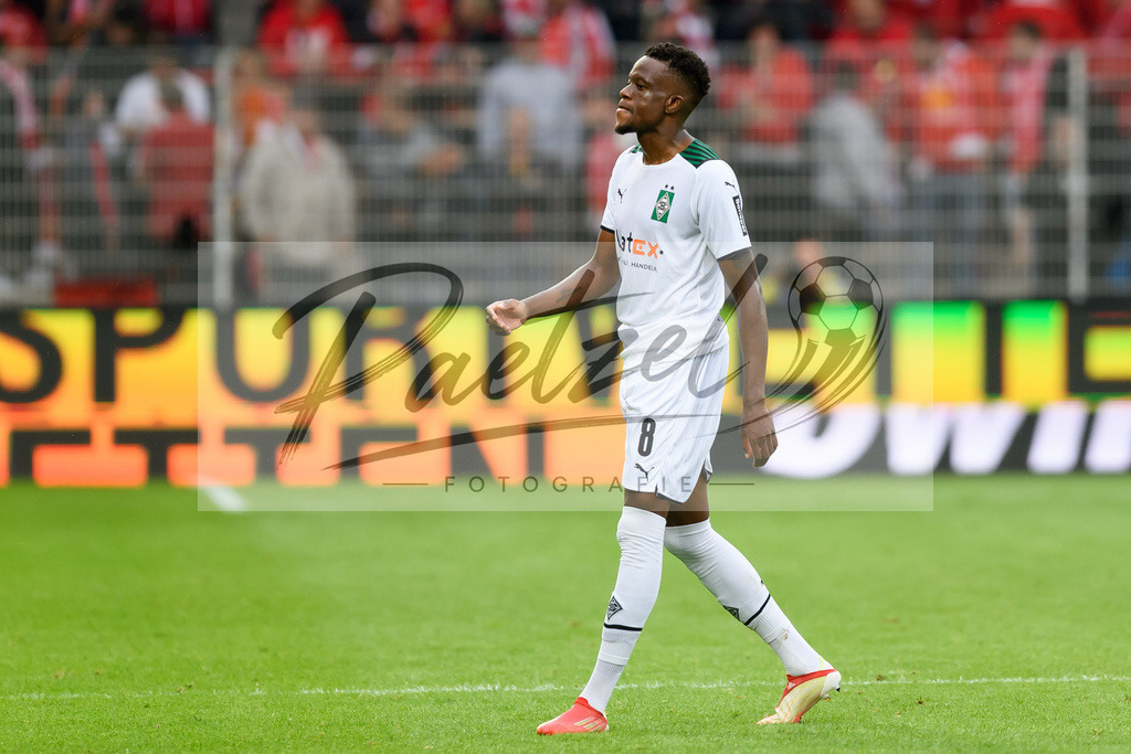 FCUBMG20210829_070 | Fussball, Herren: Denis Zakaria (Borussia Moenchengladbach) enttaeuscht beim Spiel der 1. Bundesliga zwischen 1. FC Union Berlin und Borussia Moenchengladbach im Stadion An der Alten Foersterei am 29.08.2021 in Berlin, Deutschland. - Realisiert mit Pictrs.com