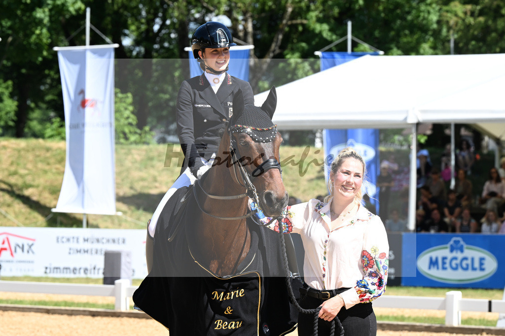 Goldenes Reitabzeichen_Marie Sohler_11253389 | hf-fotografie - Realisiert mit Pictrs.com