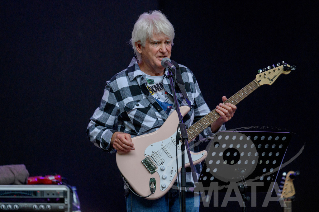 _DWA2989 | John Lees von John Lees' Barclay James Harvest live bei einem Konzert in Serenadenhof Nürnberg, 01.07.2023 - Realisiert mit Pictrs.com