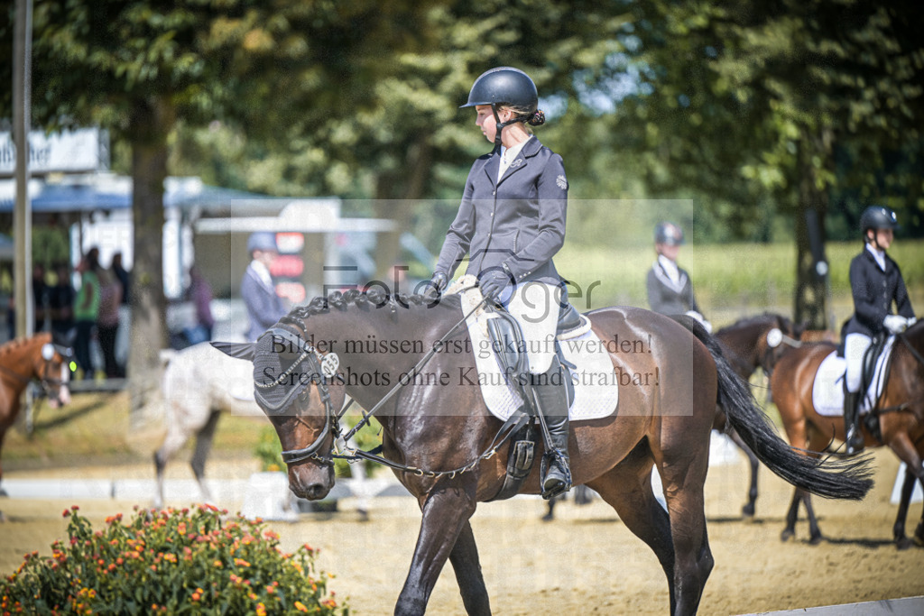 DOS_6194 | Entdecke hochwertige Reitturnierfotos von Foto Oger. Professionell, emotional und authentisch – jetzt Lieblingsmomente im Shop bestellen.Deutschlandweite Turnierfotografie. - Realisiert mit Pictrs.com