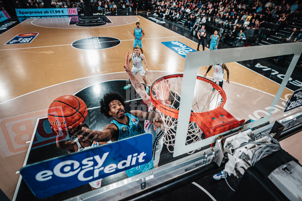 Basketball | Männer | Saison 2024/2025 | easyCredit Basketball Bundesliga | 16. Spieltag | Veolia Towers Hamburg vs. Telekom Baskets Bonn | 10.01.2025 | Jonathan Stove (#22, Veolia Towers Hamburg)