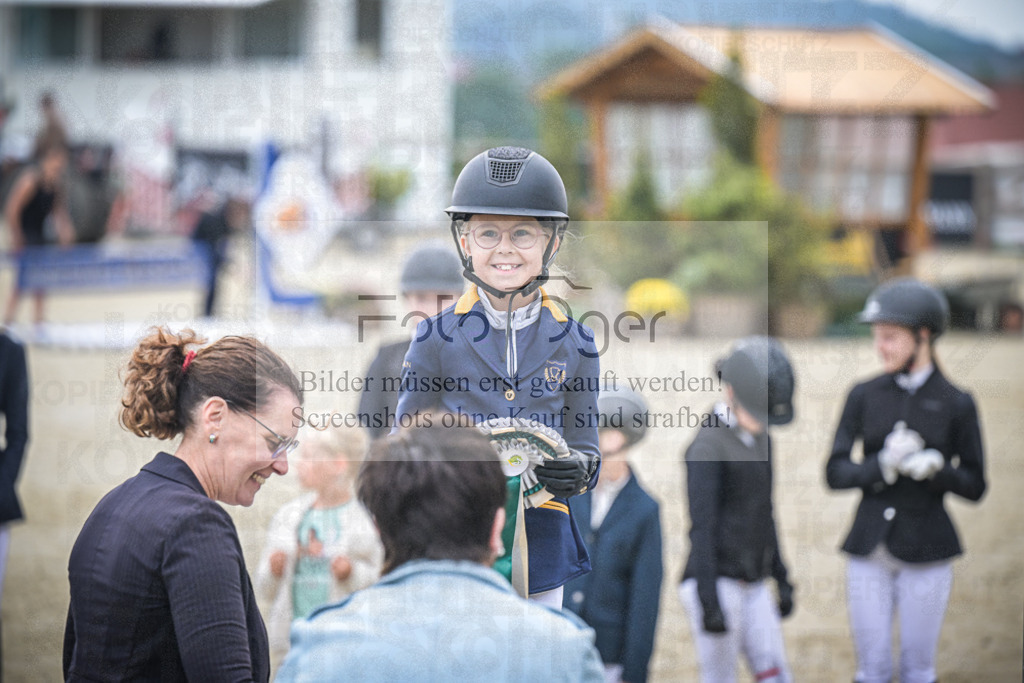 DOS_0015 | Entdecke hochwertige Reitturnierfotos von Foto Oger. Professionell, emotional und authentisch – jetzt Lieblingsmomente im Shop bestellen.Deutschlandweite Turnierfotografie. - Realisiert mit Pictrs.com