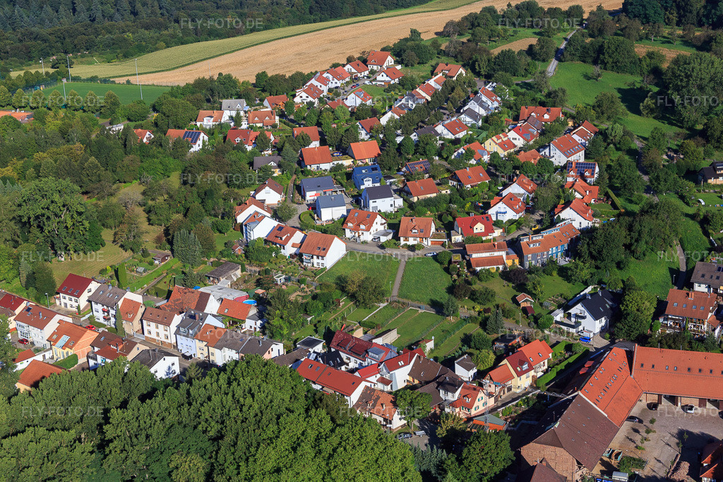 Luftbild: Beim Wasserturm im Ortsteil Hohenwettersbach in Karlsruhe im Bundesland Baden-Württemberg in Deutschland. Foto: IMG_092950.jpg vom 13.08.2016 durch Werner Riehm/FLY-FOTO.de