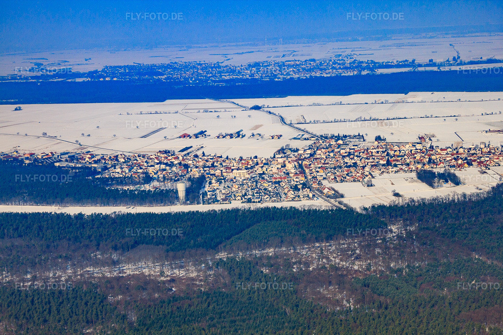 Luftbild: Ortsansicht von Süden im Winter bei Schnee in Hatzenbühl im Bundesland Rheinland-Pfalz in Deutschland. Foto: IMG_24314.jpg vom 16.02.2010 durch Werner Riehm/FLY-FOTO.de
