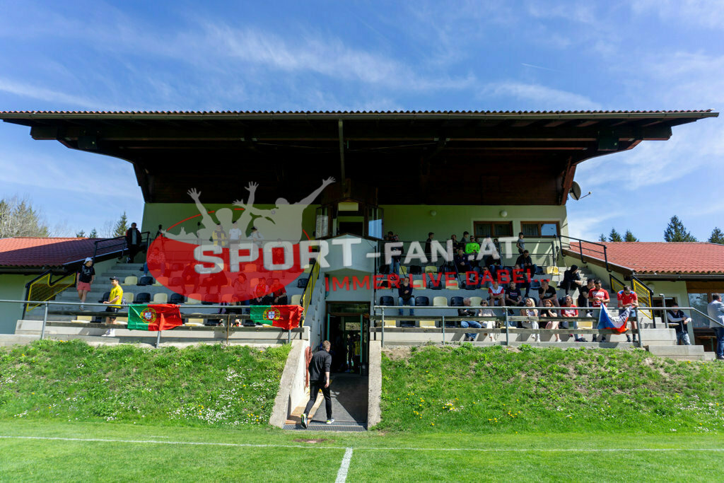 Portugal  U15 -Czech Republic U15 | Tribüne ; Portugal  U15 -Czech Republic U15 am 29.04.2022 in Arnoldstein
(Sportplatz), AUSTRIA, (Photo by Ernst Krawagner sport-fan.at) - Realisiert mit Pictrs.com
