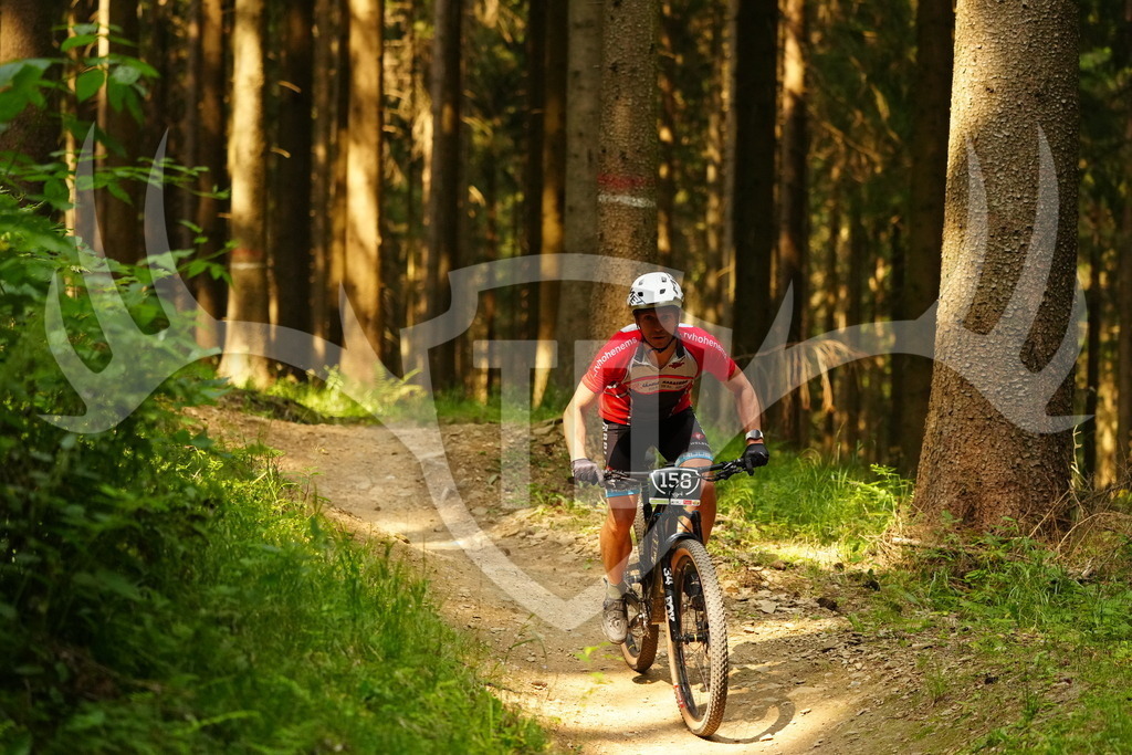FC102627 | Fotogalerie der Treibjagd im Dunkelwald - Dein MTB Etappenrennen im Erzgebirge - Realisiert mit Pictrs.com