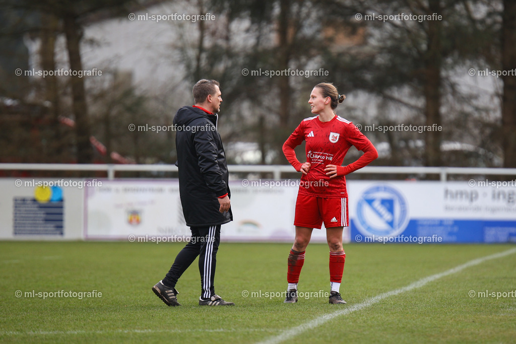 Fußball I Frauen I Saison 2025/2026 I Oberliga Schleswig-Holstein I 14. Spieltag I SV Frisia 03 Risum-Lindholm - SV Wahlstedt | ml-sportfotografie - Realisiert mit Pictrs.com